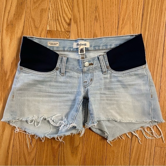 Madewell Pants - Madewell Maternity Relaxed Cutoff Low Rise Denim Jean Shorts elastic sides Sz 23